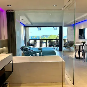 appartement-neuf-climatise-vue-mer-saint-tropez-50m.fr-provencehotel.com/